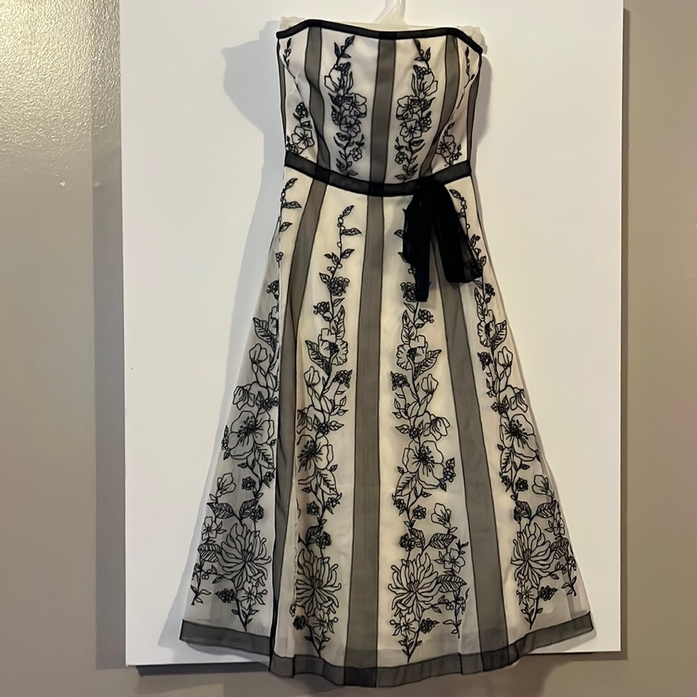 BCBG Maxazria Midi A-Line Dress Size 0 Cream with Black Lace Floral Overlay